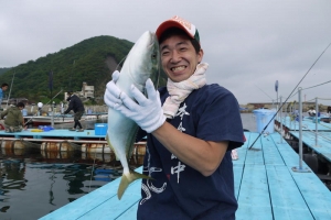 大きい魚を釣り上げたK君。今大会のMVP候補でした